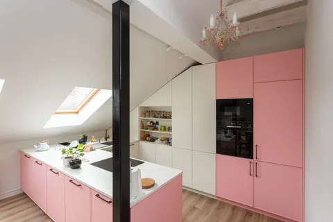 Кухня в мансарде в г. Зеленоградске