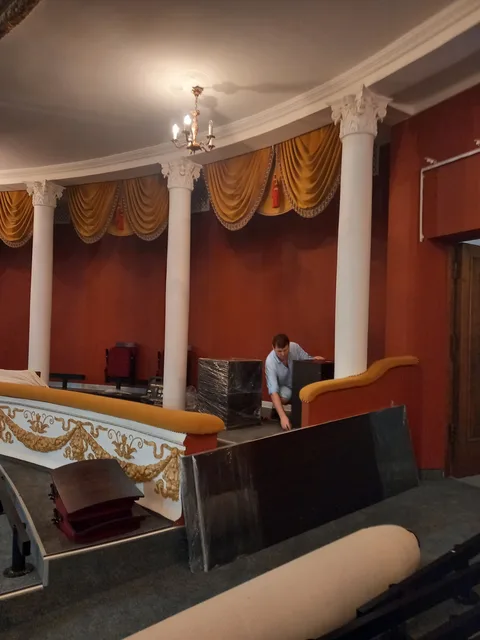 Процесс монтажа мебели